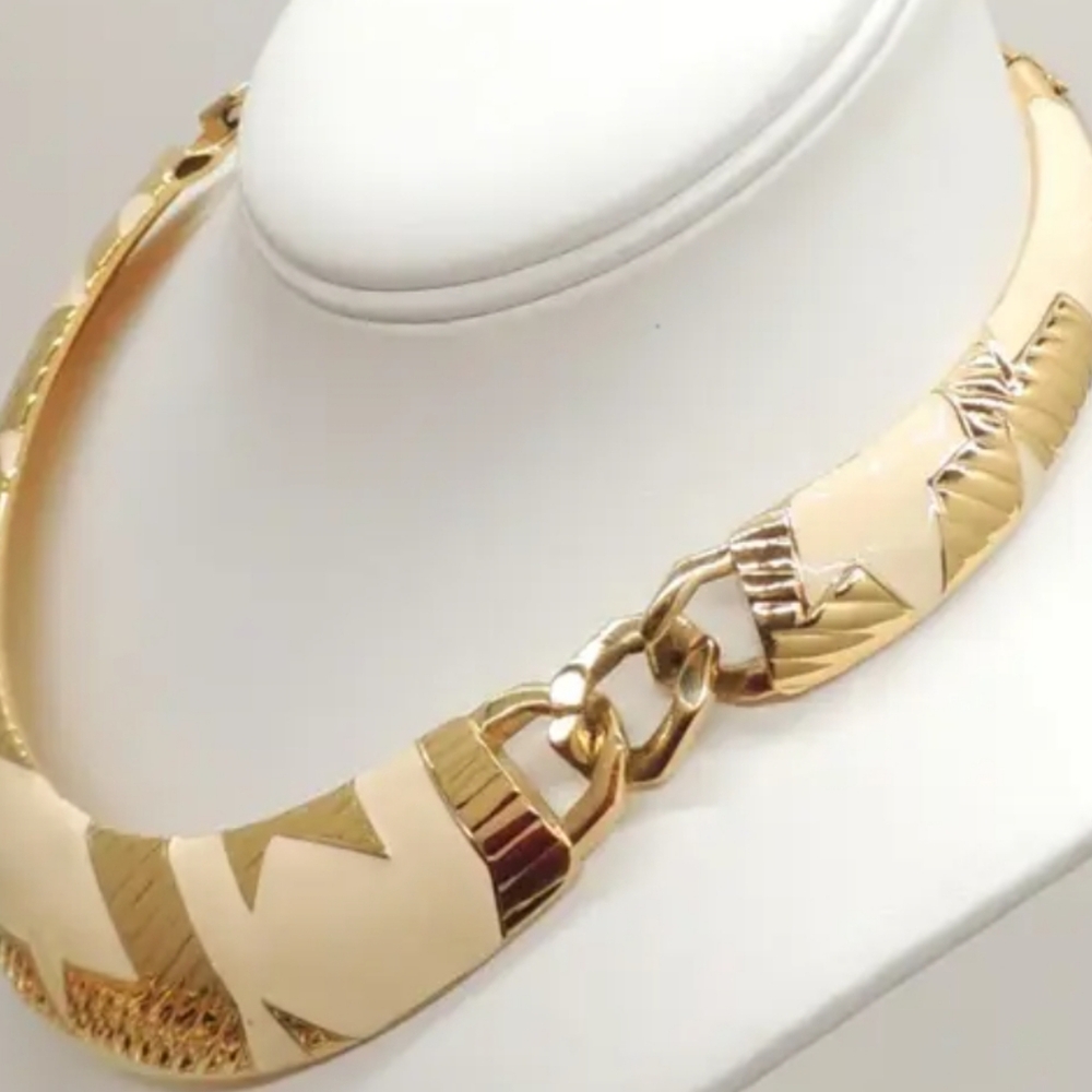 Vintage Monet Gold-Tone Statement Collar Necklace – Bold & Elegant - Picture 2 of 5